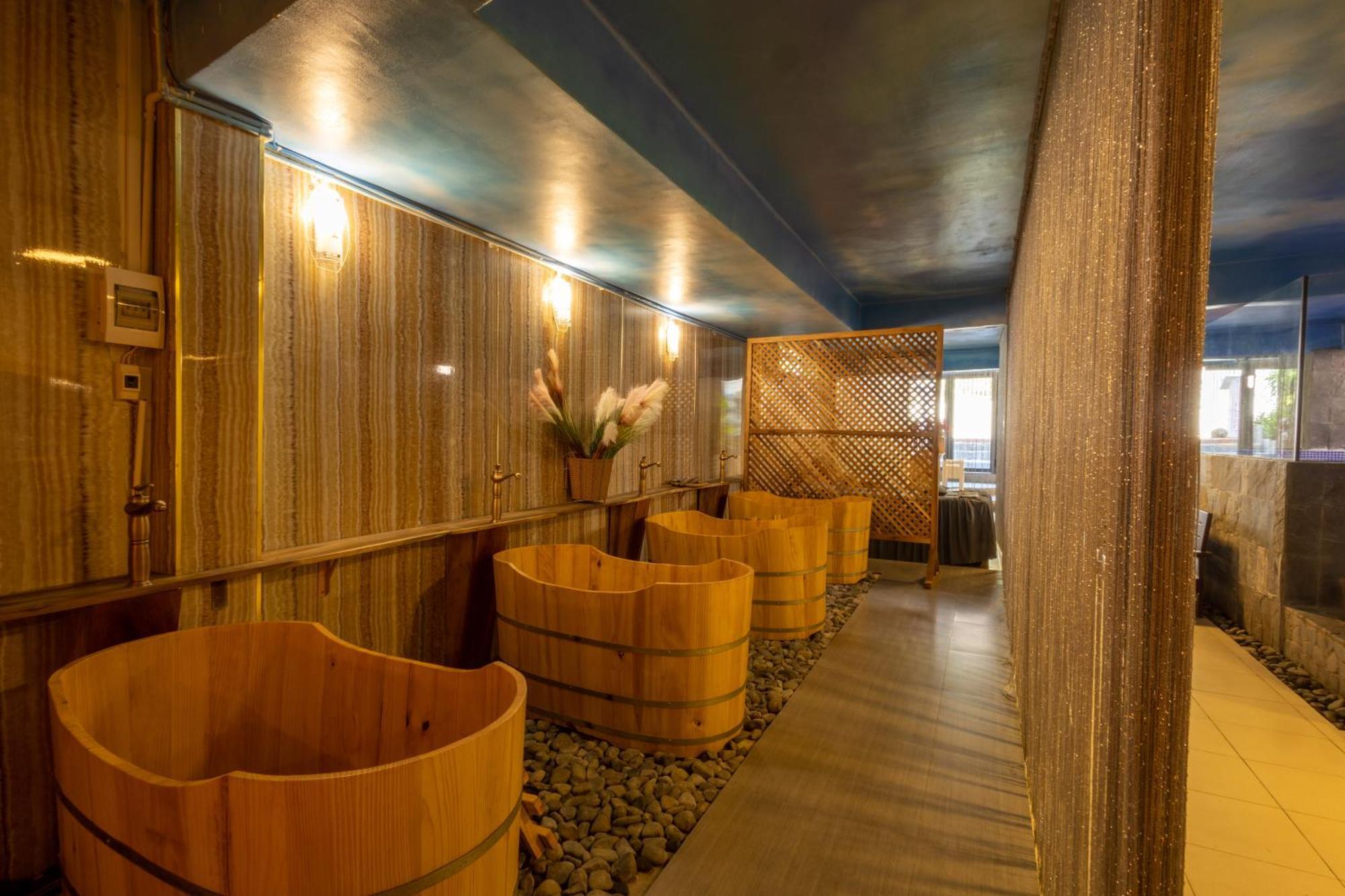 T&T Hotel And Spa Дуонг-Донг Экстерьер фото
