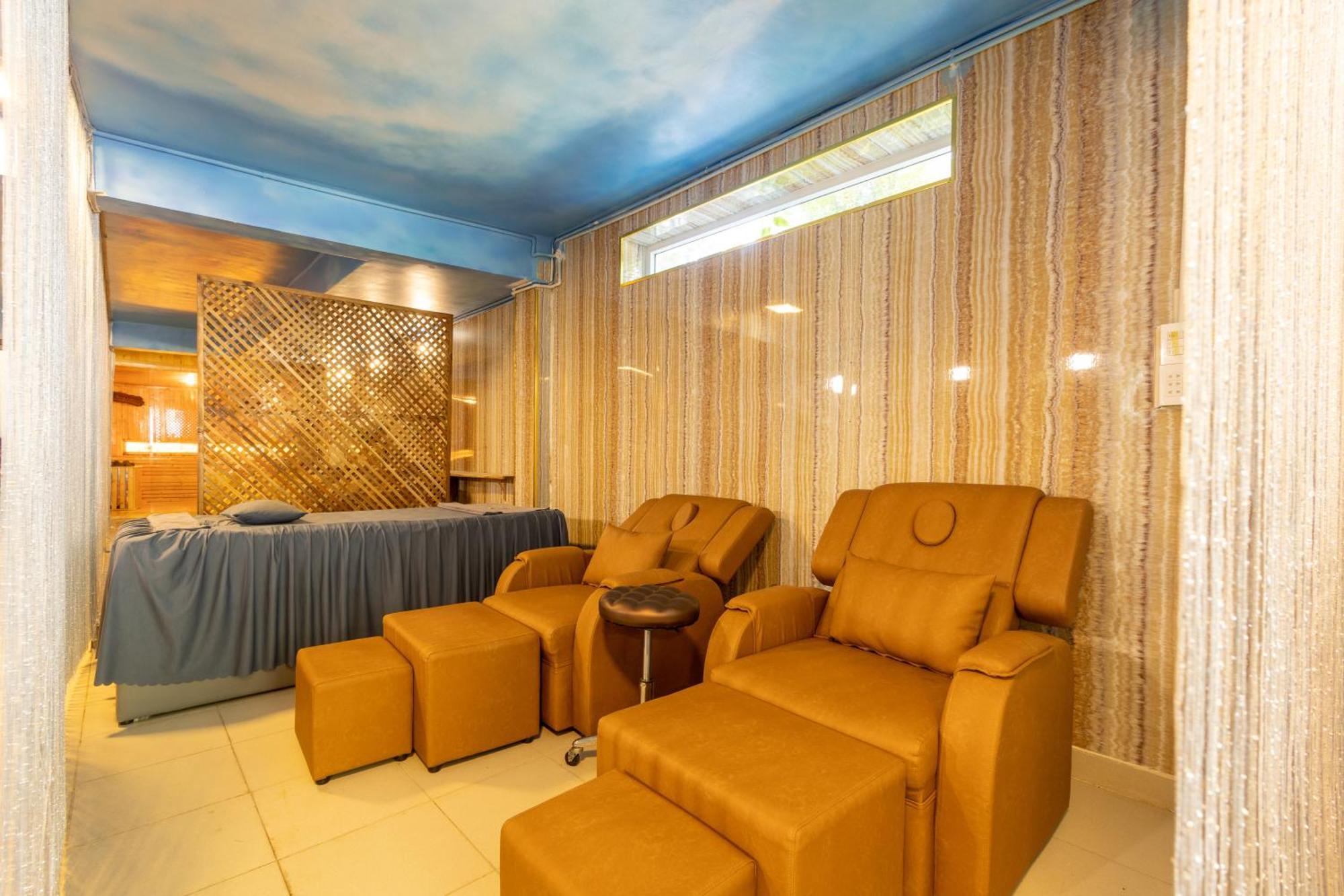 T&T Hotel And Spa Дуонг-Донг Экстерьер фото